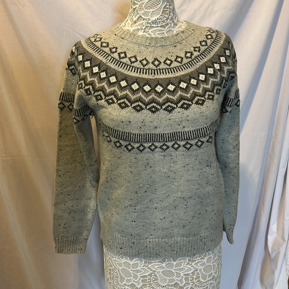 Original Weatherproof Vintage Gray Patterned Sweater (size medium)